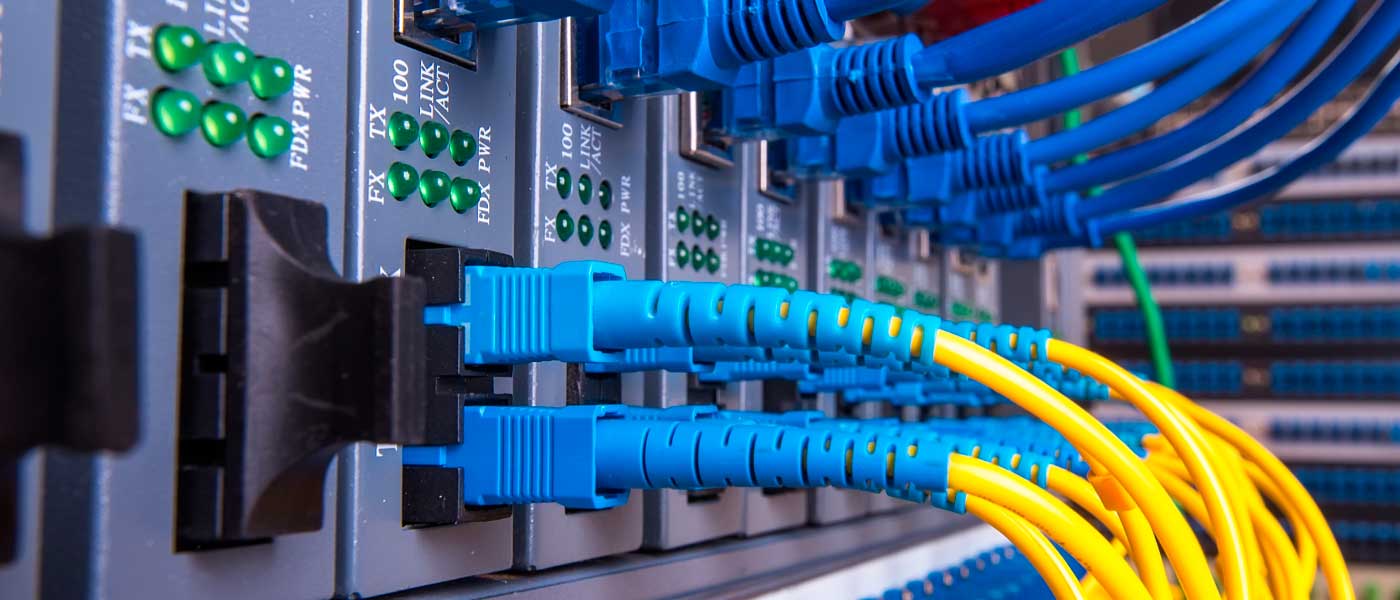 Fibra óptica vs cable Ethernet diferencias clave para tu red de empresa